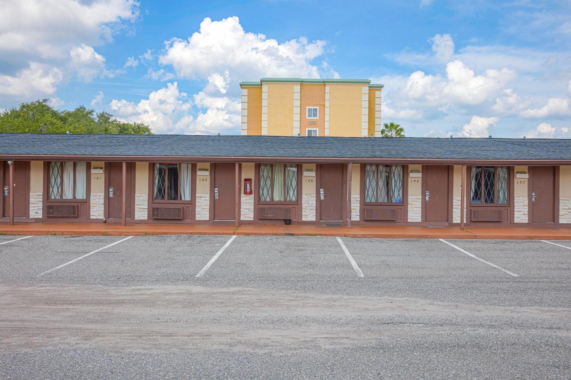 Liberty Garden Inn By Oyo Kissimmee Near Disney World Celebration Exterior photo