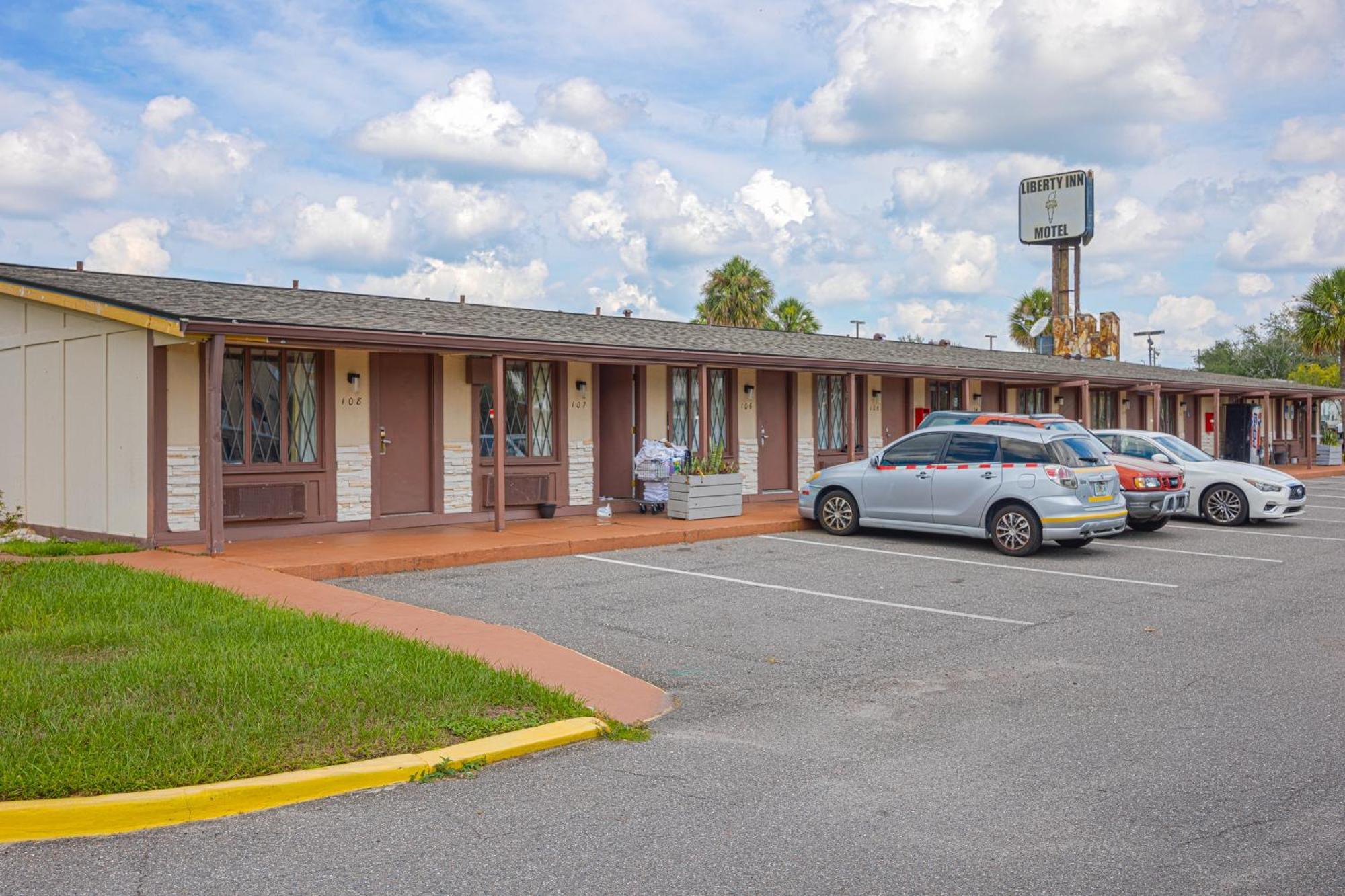Liberty Garden Inn By Oyo Kissimmee Near Disney World Celebration Exterior photo