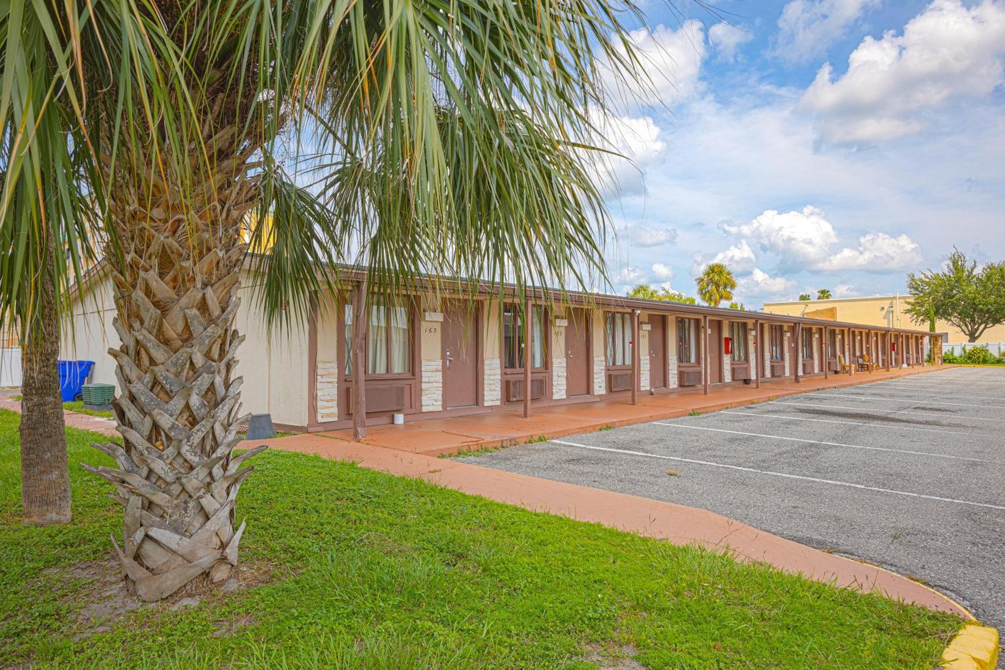 Liberty Garden Inn By Oyo Kissimmee Near Disney World Celebration Exterior photo